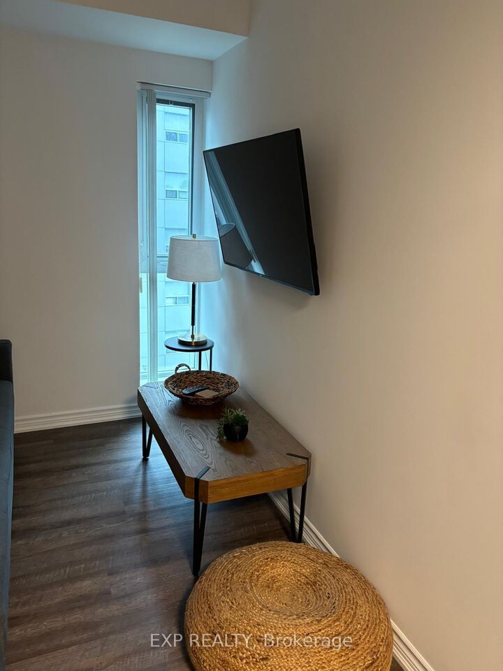 Property Photo:  158 King Street 603  ON N2J 0E5 