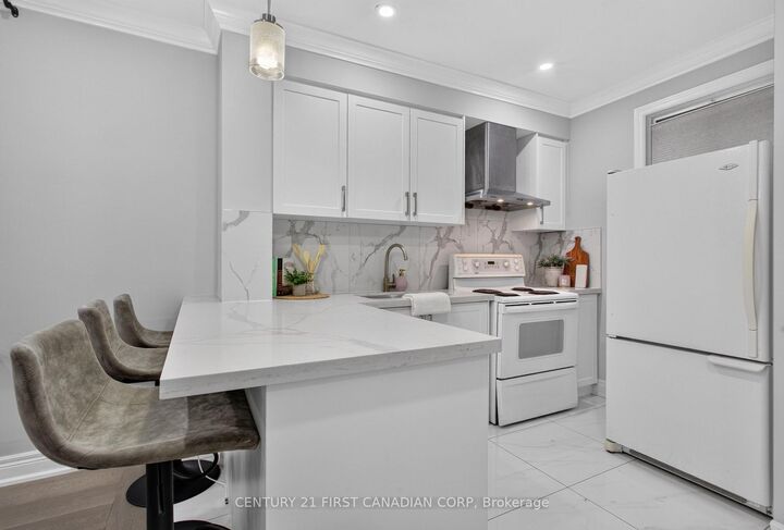 Property Photo:  384 Wharncliffe Road S  ON N6J 2M1 