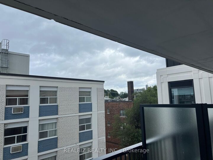 Property Photo: 91 Montclair Avenue 823 ON M5P 0B1