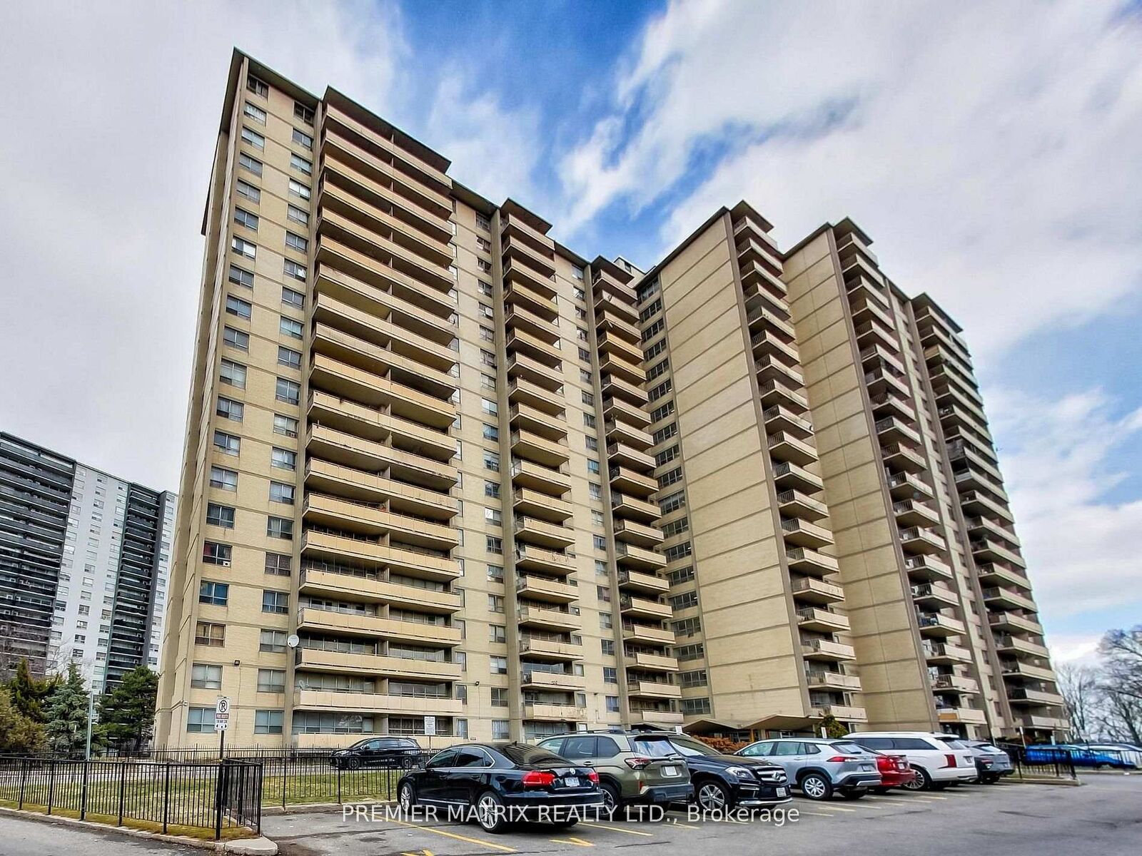 Photo de la propriété:  65 Thorncliffe Park Drive 907  ON M4H 1L2 