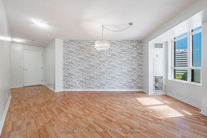 Property Photo: 3888 Duke Of York Boulevard 525 ON L5B 4P5