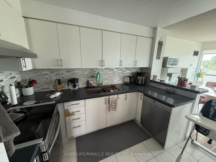 Property Photo: 2177 Burnhamthorpe Road 609 ON L5L 5P9
