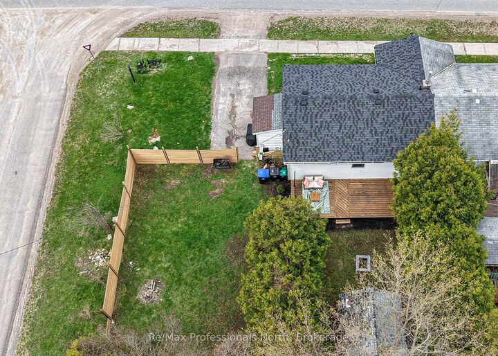 Property Photo: 817 Eighth Avenue ON L0K 1R0