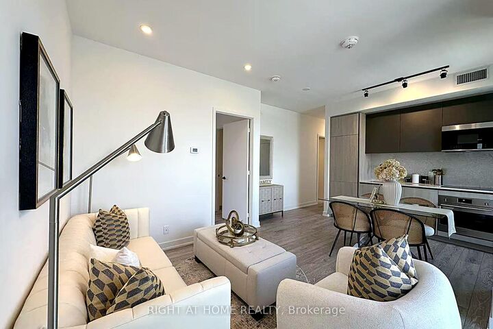 Property Photo: 108 Peter Street 3302 ON M5V 0W2