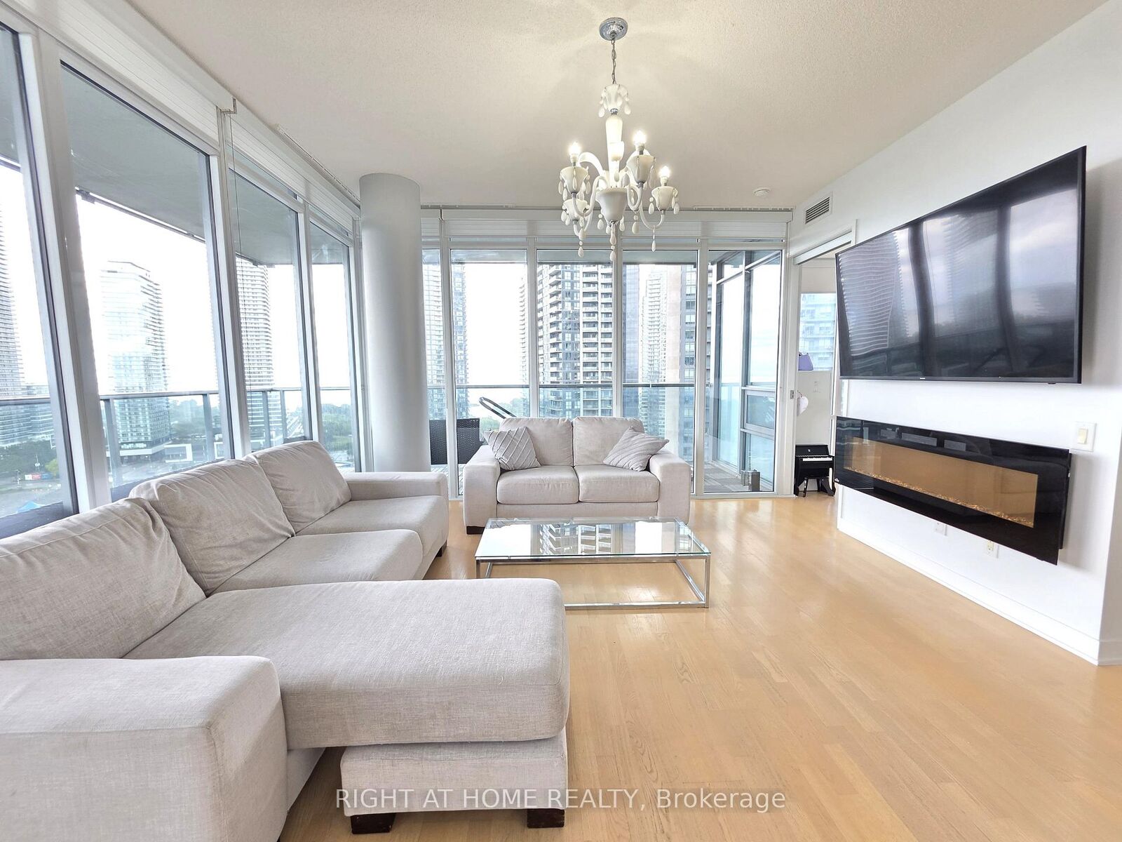 Property Photo:  90 Park Lawn Road 2108  ON M8Y 0B6 