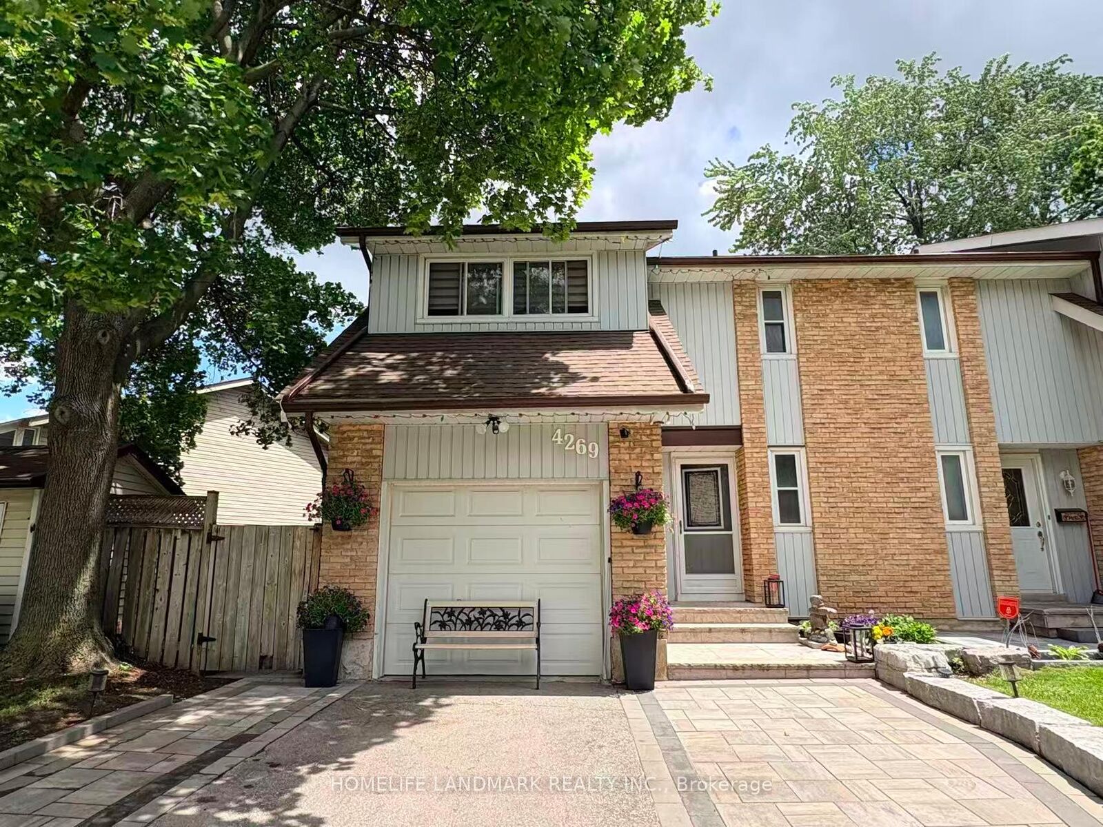 Property Photo: 4269 Gayling Gardens ON L5L 1Z8