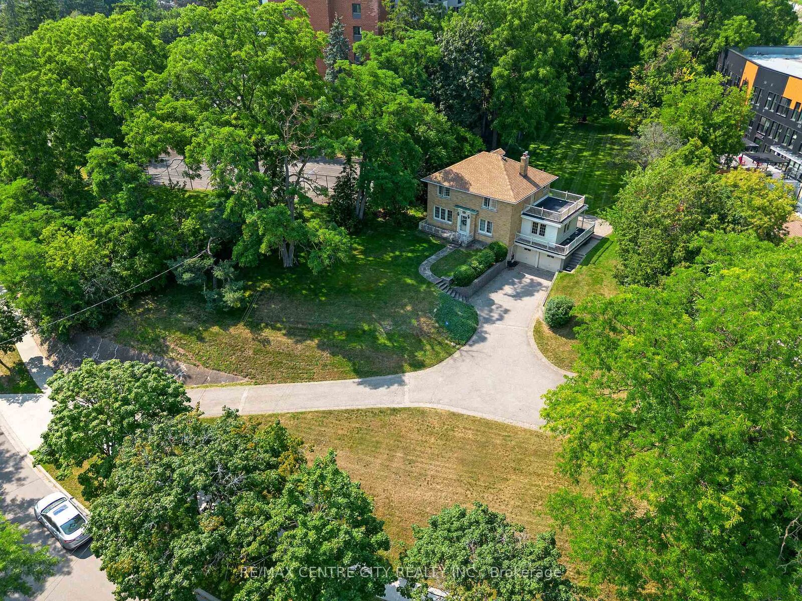 Property Photo: 272 Sheldon Avenue N ON N2A 1G7