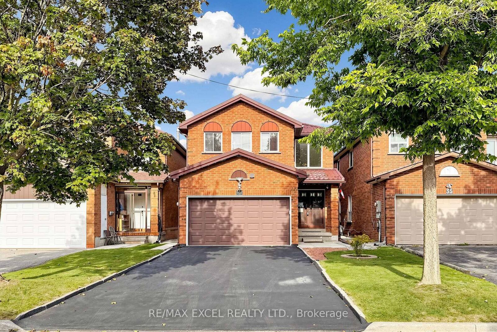 Property Photo: 33 Wharton Square ON M1V 4M9