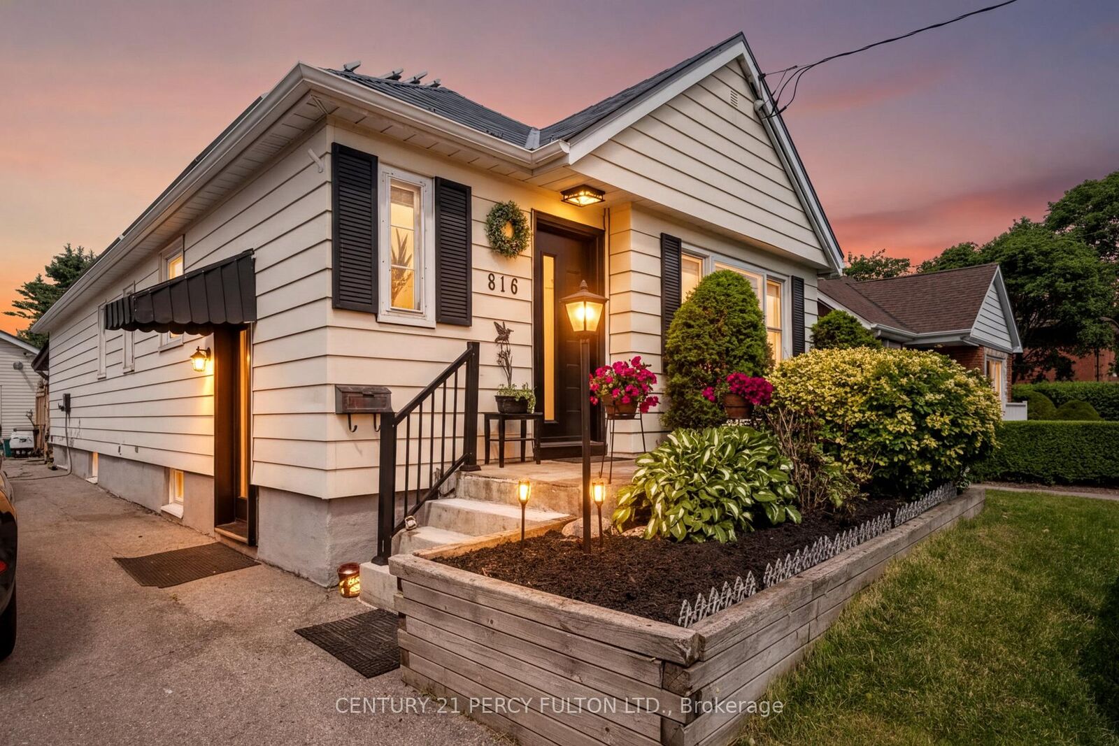 Property Photo: 816 Simcoe Street N ON L1G 4V8