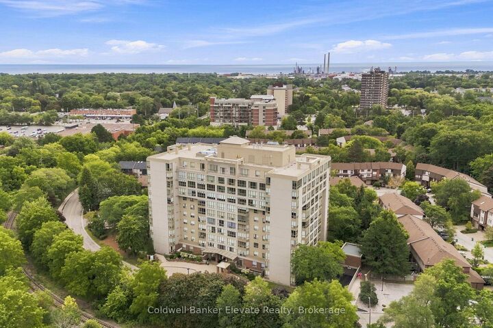 Property Photo:  1110 Walden Circle 312  ON L5J 4R3 