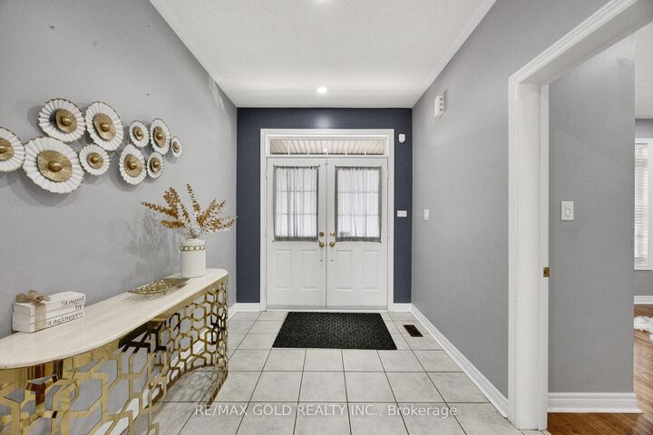 Property Photo: 26 Mount Royal Circle ON L6P 1Y7
