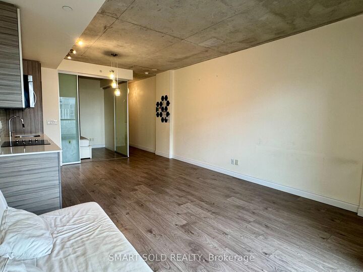 Property Photo: 210 Simcoe Street 1007 ON M5T 0A9