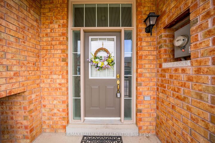 Property Photo:  206 Lageer Drive  ON L4A 0X1 