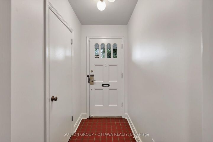 Property Photo: 2253 Alta Vista Drive ON K1H 7L9