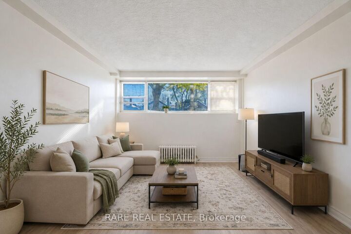 Property Photo: 352 Hopewell Avenue 1 ON M6E 2S2