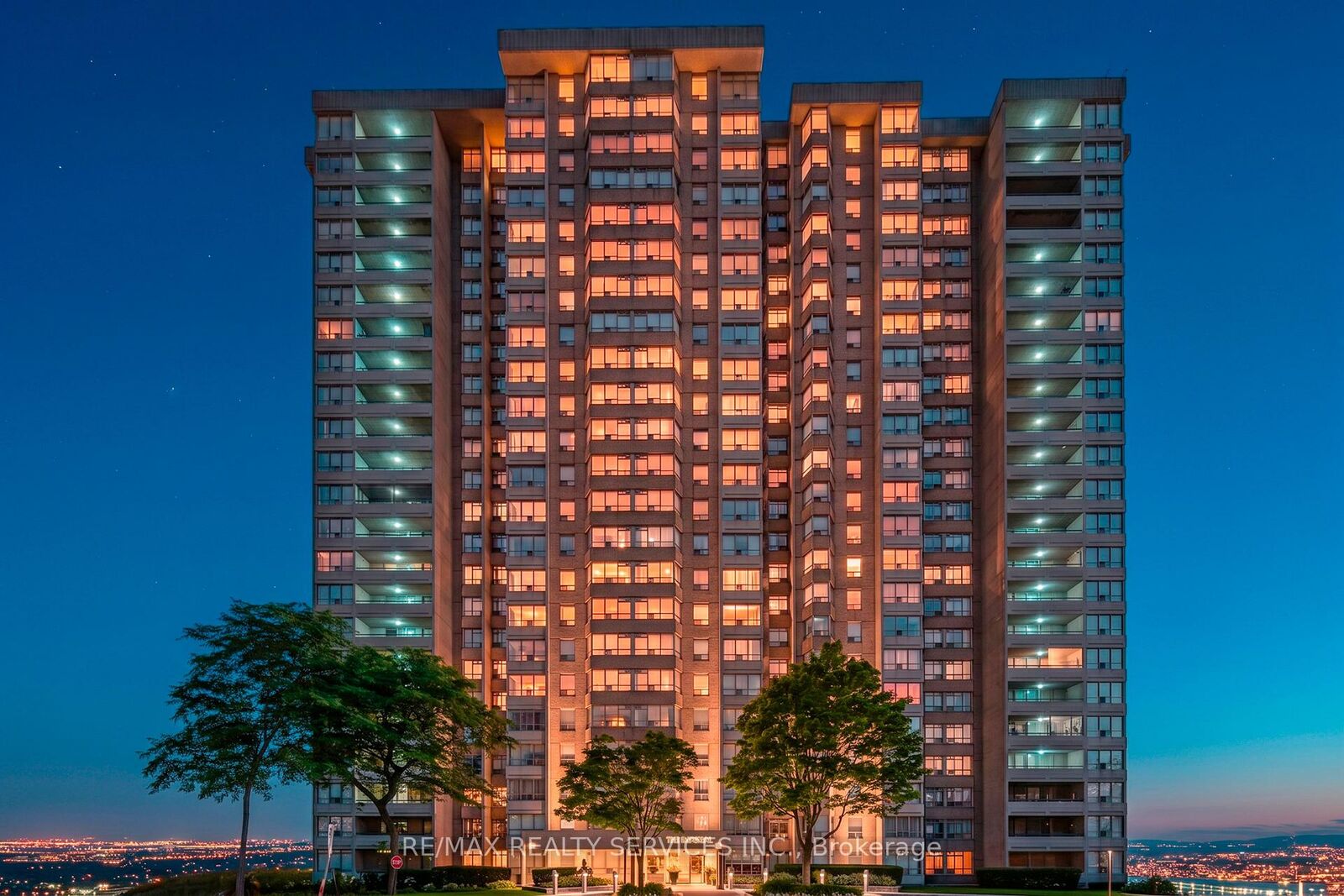 Property Photo: 30 Malta Avenue 1106 ON L6Y 4S5