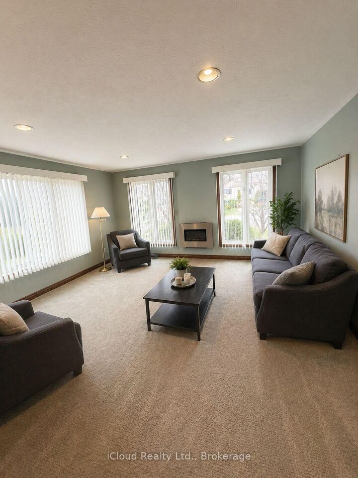 Property Photo: 86 Glendale Drive E ON N4G 1J7