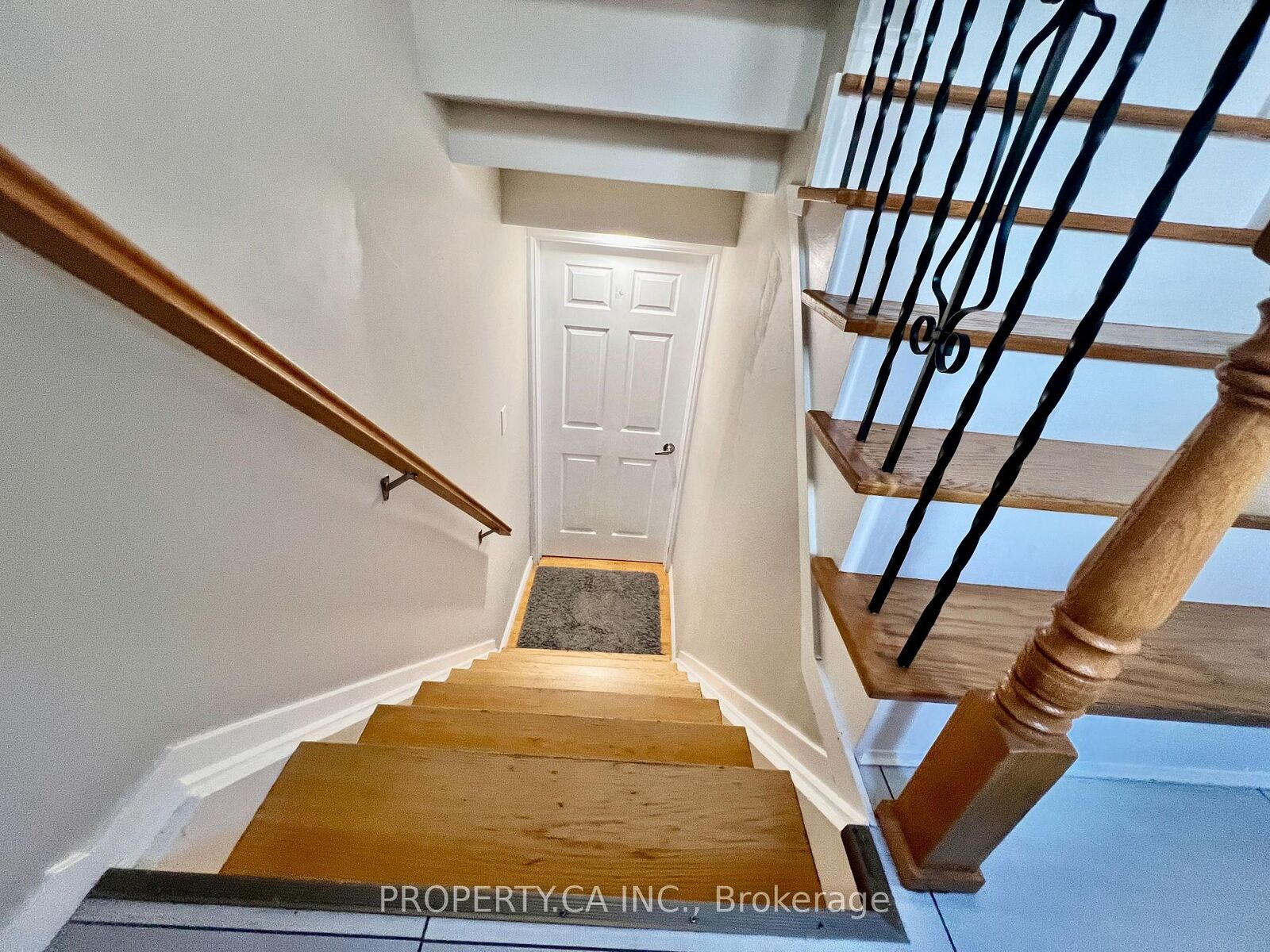 Property Photo:  205 Talbot Crescent Lower  ON L3Y 1A4 