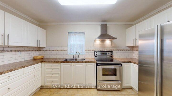 Property Photo:  8 Balsam Avenue N 1  ON L8L 6Y2 