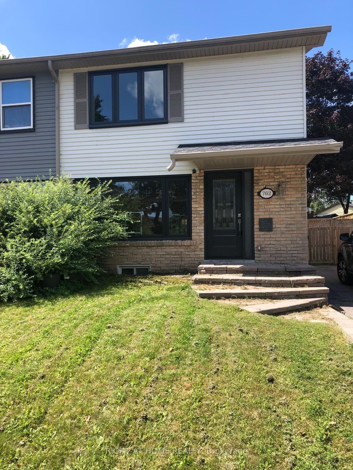 Property Photo: 762 Hillcroft Street ON L1G 7H6
