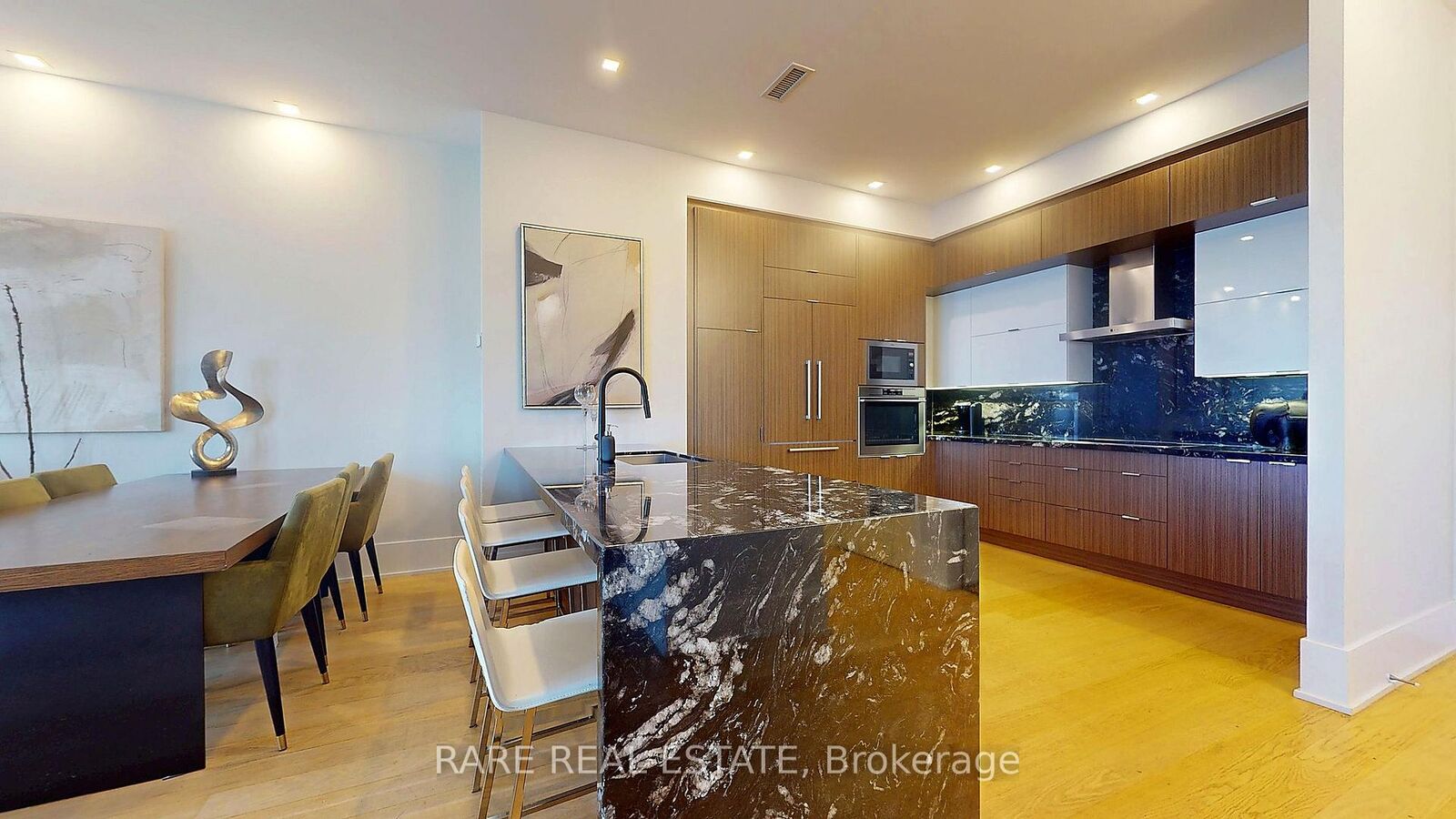 Property Photo: 300 Front Street W 4902 ON M5V 0E9