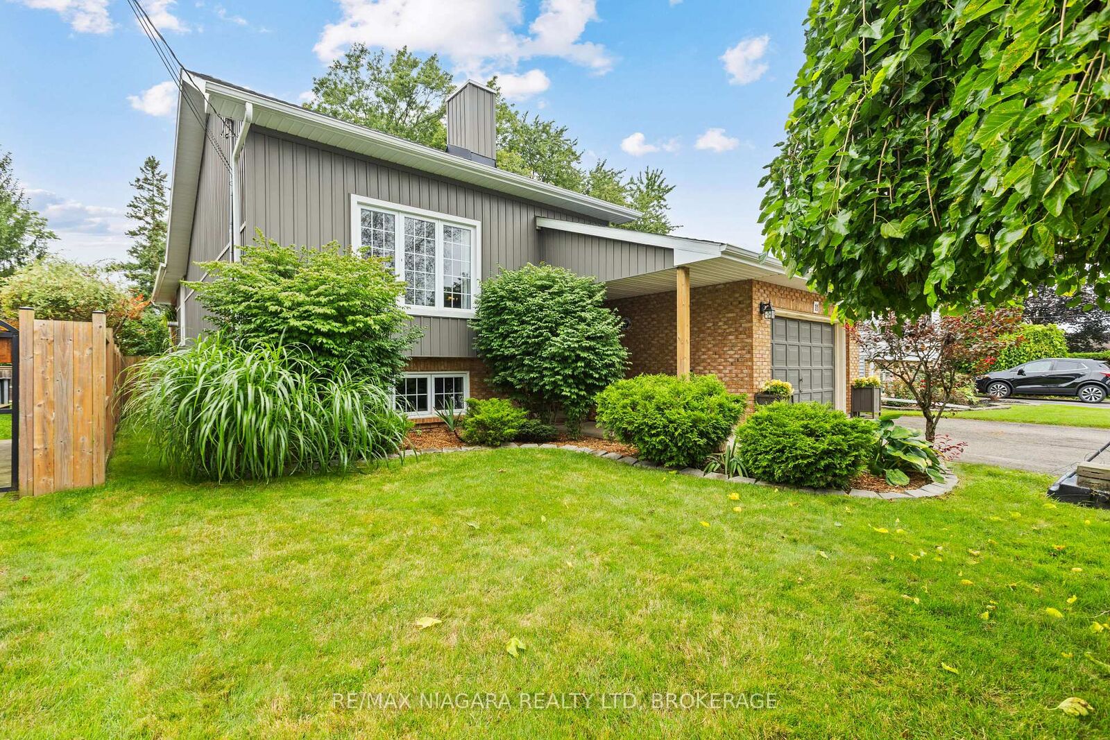 Property Photo:  11 Northaven Road  ON L3C 1W9 