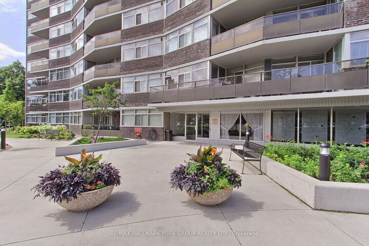 Property Photo: 3151 Bridletowne Circle 2208 ON M1W 2T1