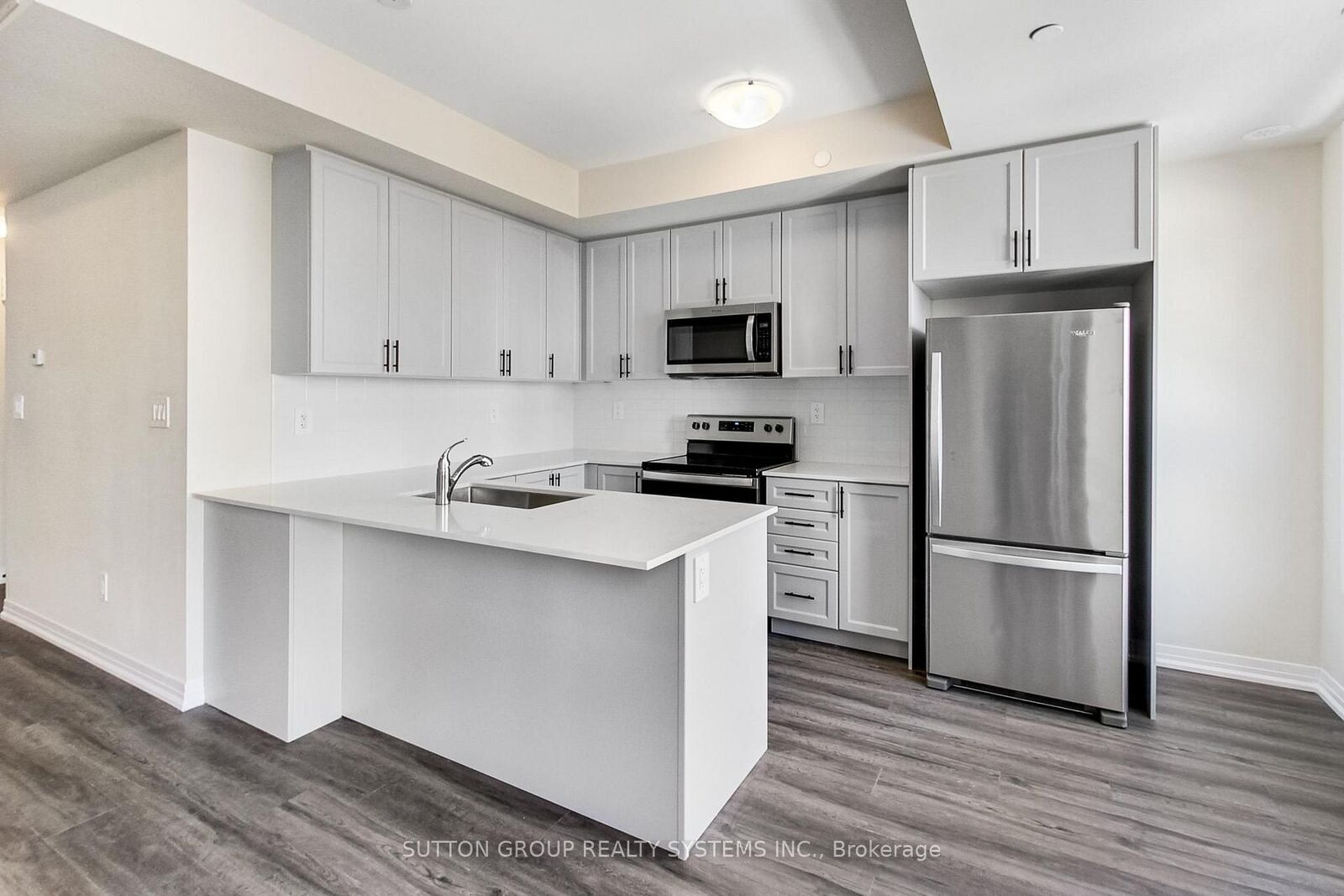 Property Photo: 1585 Rose Way 114 ON L9E 0J2
