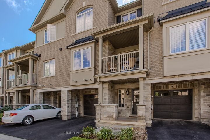 215 Dundas Street E 29 — photo 1