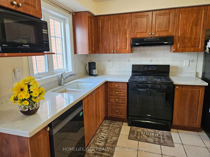 Property Photo:  2532 Bur Oak Avenue  ON L6B 1H2 