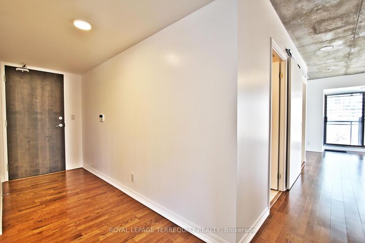 Property Photo: 22 Wellesley Street E 708 ON M4Y 1G3