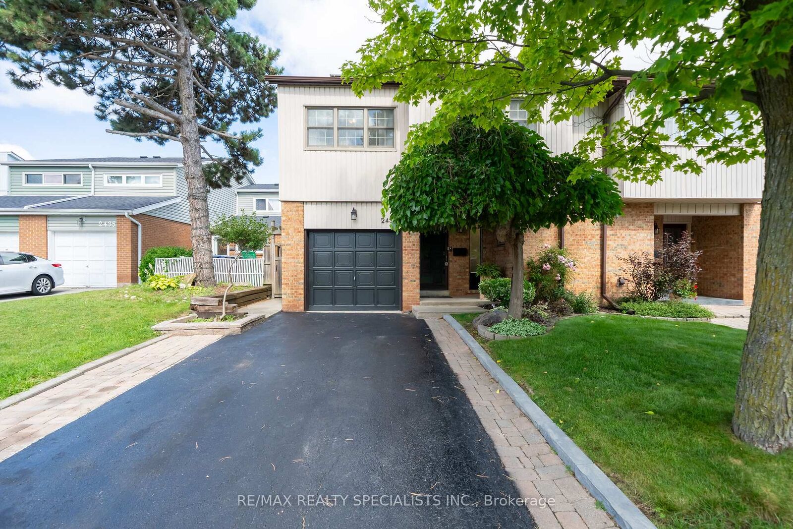 Photo de la propriété: 2431 Basswood Crescent ON L5L 1Y2