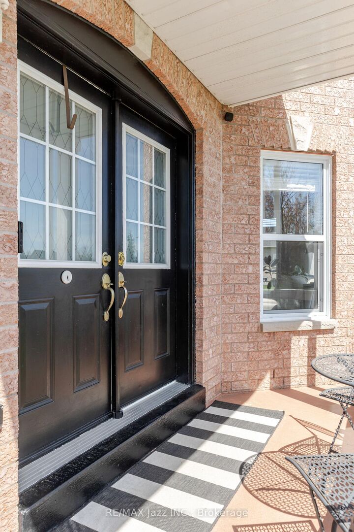 Property Photo: 29 Songbird Crescent ON K9V 4R4