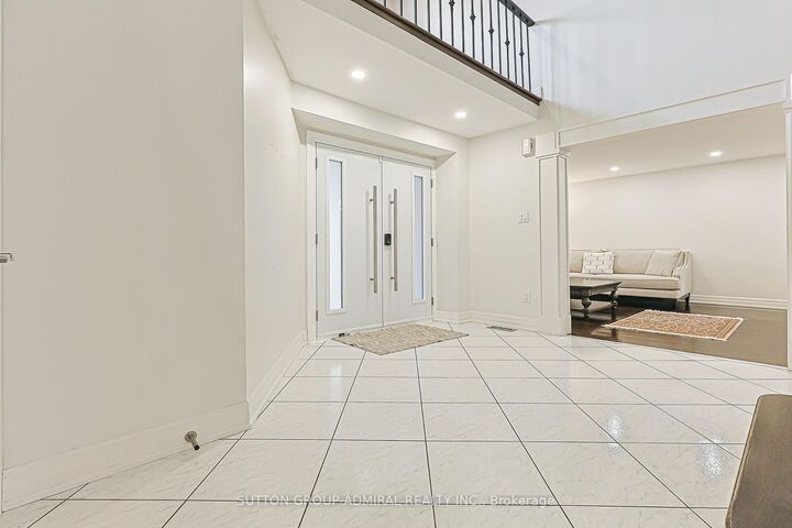 Property Photo: 62 Pickett Crescent ON L4C 9L3