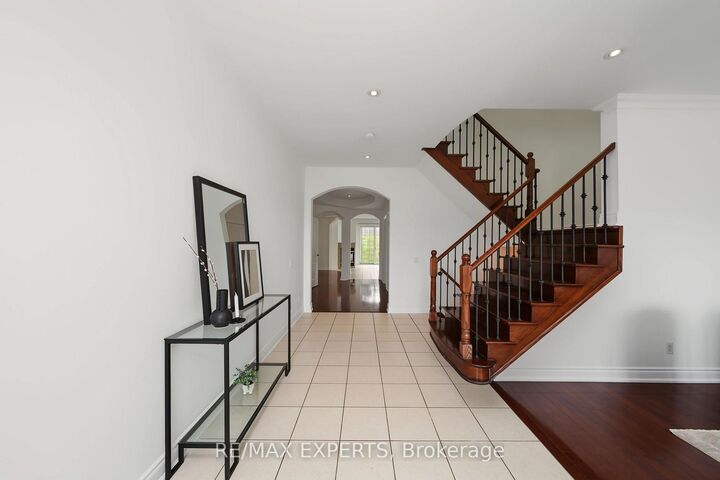 Property Photo: 12 Sweet Valerie Court ON L6A 0C6