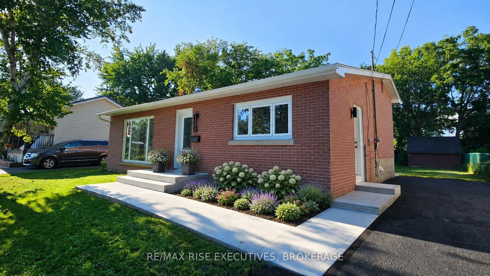 Property Photo: 47 Henry Crescent ON K7N 1G6