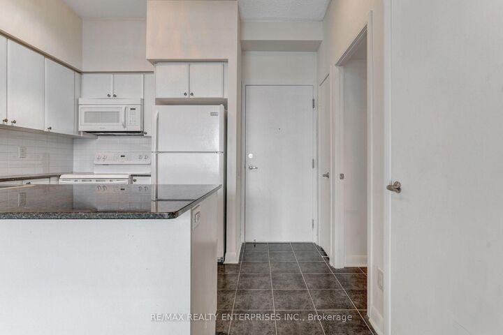 Property Photo: 525 Wilson Avenue 1015 ON M3H 0A7