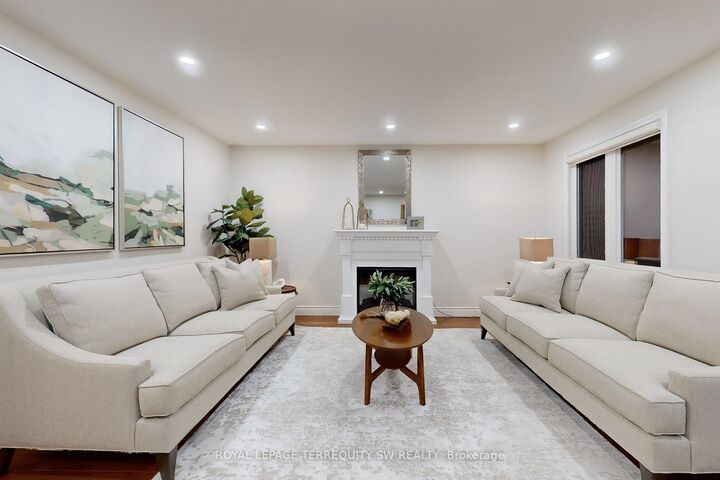 Property Photo: 8 Chalmers Court ON L6Z 3G9