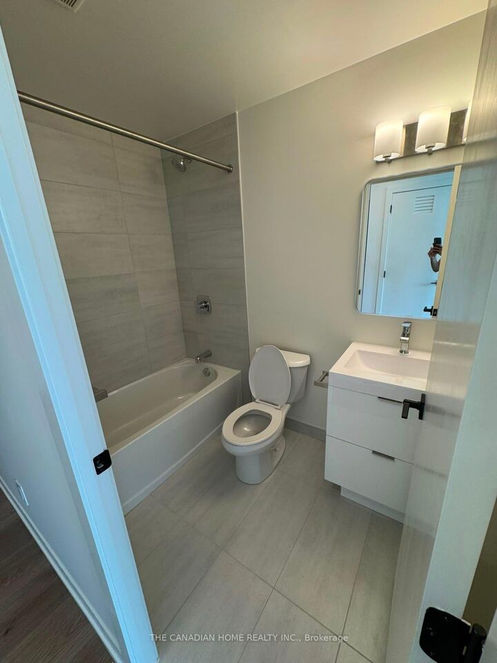 Property Photo:  33 Erie Avenue 1608  ON N3S 2E5 