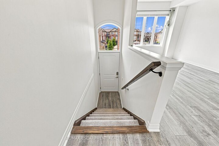 Property Photo: 94 Laguna Village Crescent ON L0R 1P0