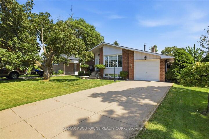 Property Photo:  343 Duncombe Drive  ON L7L 4M2 