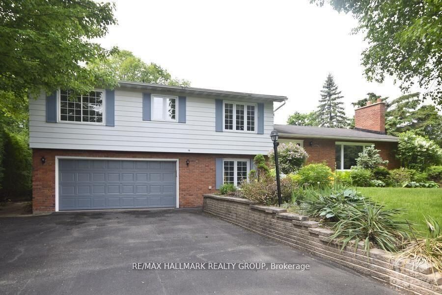 Property Photo:  14 Whippoorwill Drive  ON K1J 7J2 