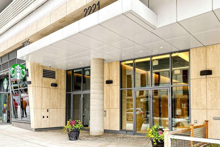 Property Photo: 2221 Yonge Street 2709 ON M4S 2B8
