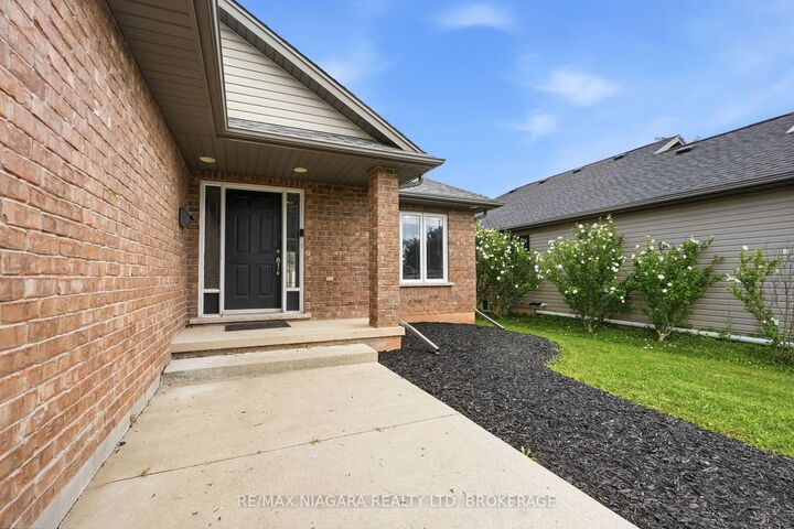Property Photo: 262 Draper's Street ON L3C 7N2