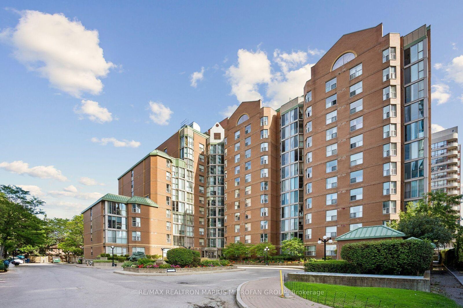 Property Photo:  5795 Yonge Street 805  ON M2M 4J3 