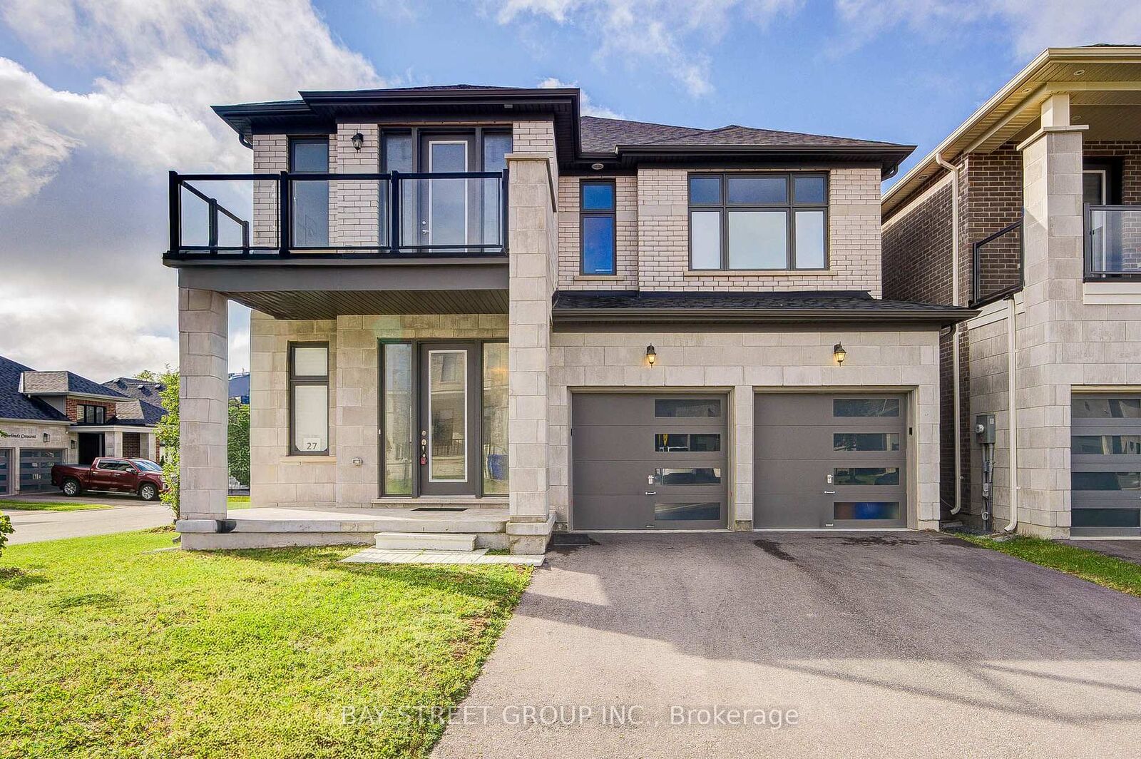 Property Photo: 27 Hearthwood Gate ON L4A 4X1