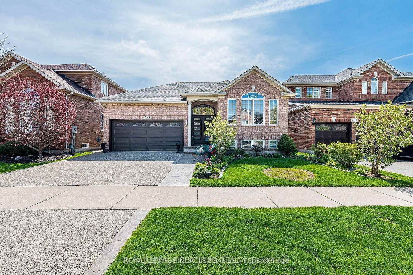 Property Photo: 2368 Foxhole Circle ON L6M 4X4