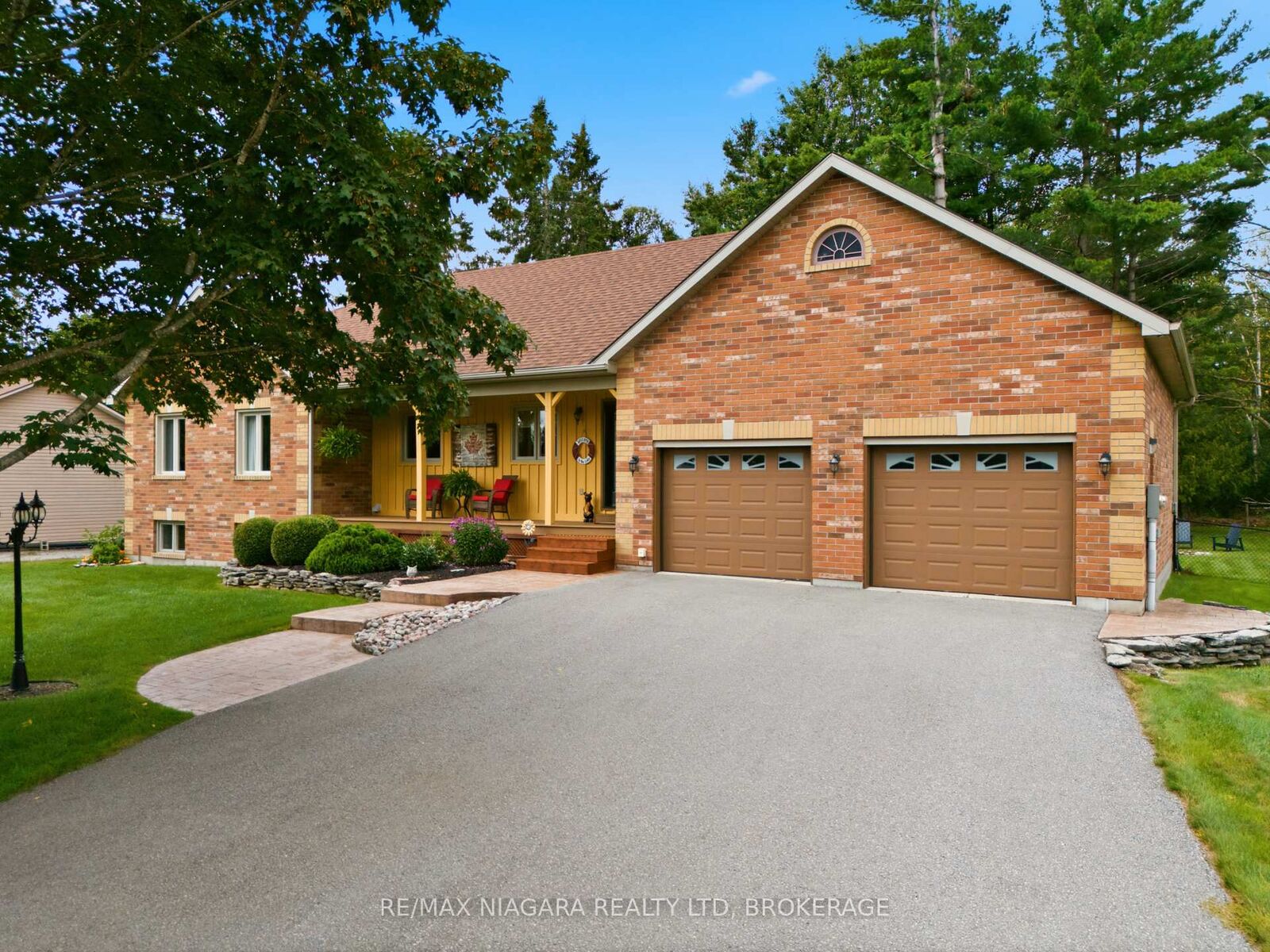 Property Photo: 115 Pinewood Boulevard ON K0M 2T0