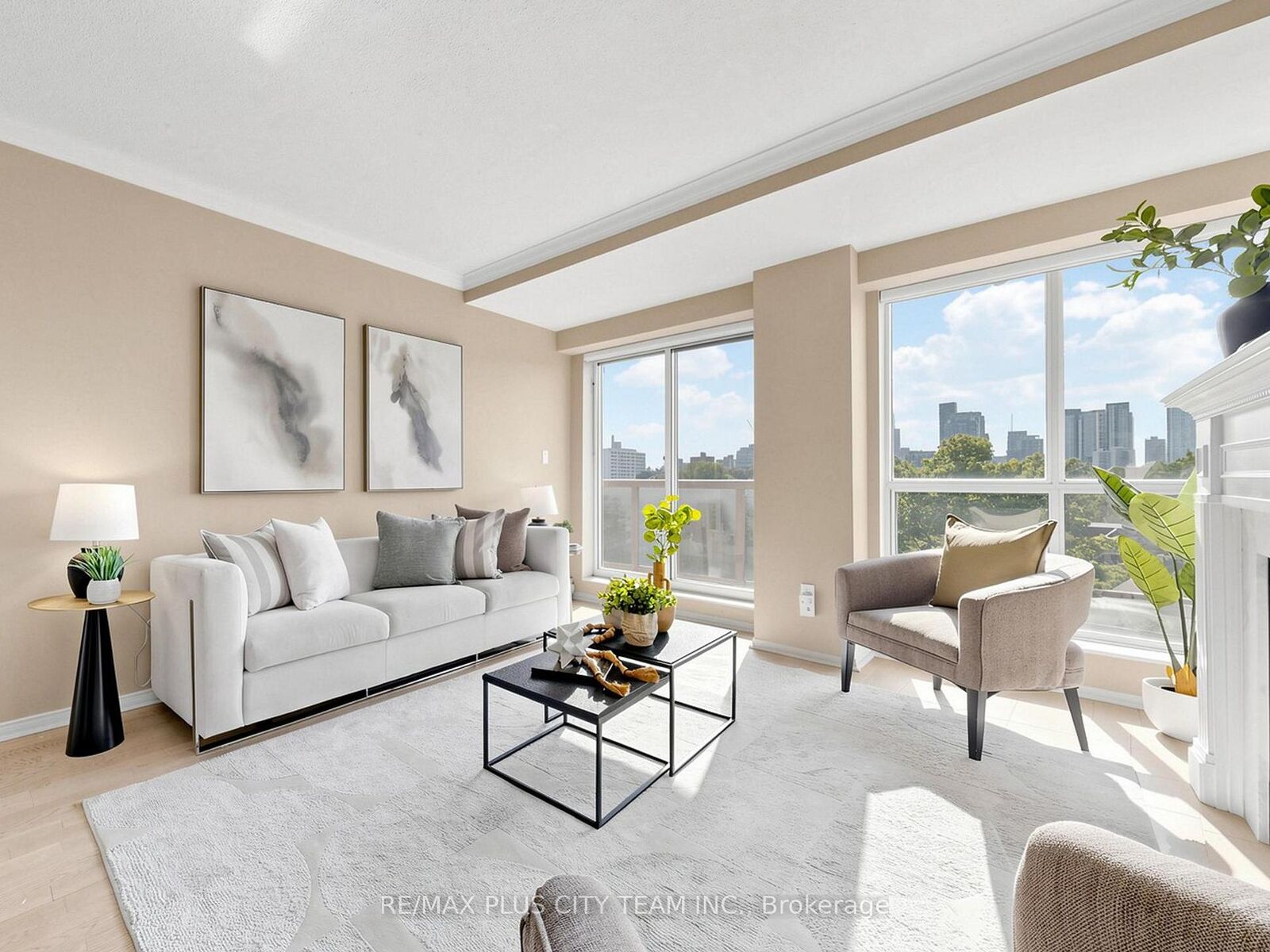 Property Photo: 1818 Bayview Avenue 701 ON M4G 4G6