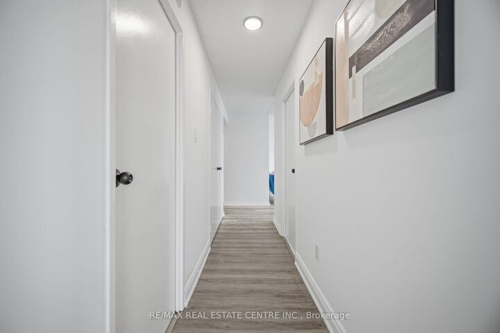 Property Photo: 3650 Kaneff Crescent 2601 ON L5A 4A1